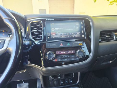 Used 2018 Mitsubishi Outlander SEL image 17