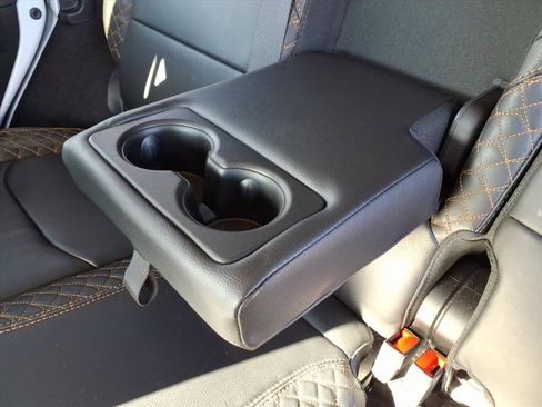 Used 2023 Jeep Wrangler Unlimited Sahara image 34