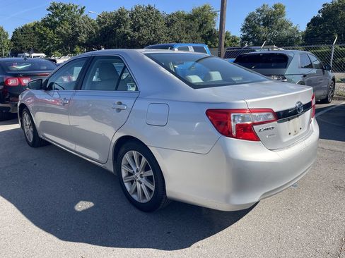 Used 2012 Toyota Camry XLE w/ Leather Pkg FWD image 3