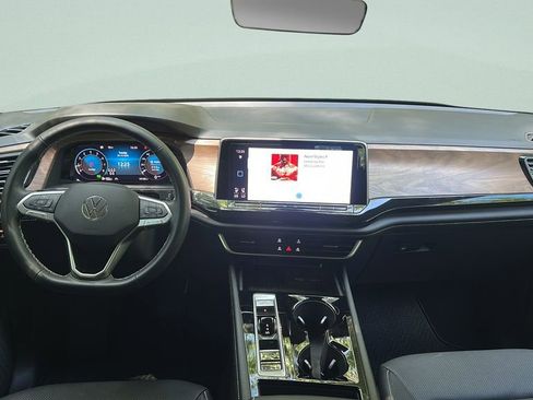 Used 2025 Volkswagen Atlas SE image 10