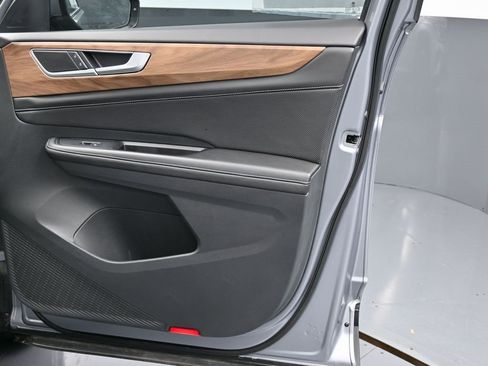 Used 2024 Volkswagen Atlas SE w/ Black Wheel Package image 34