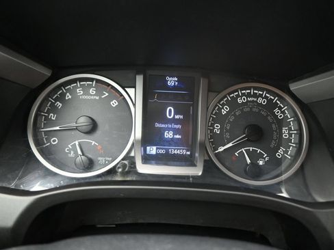 Used 2019 Toyota Tacoma SR5 AWD/4WD image 15