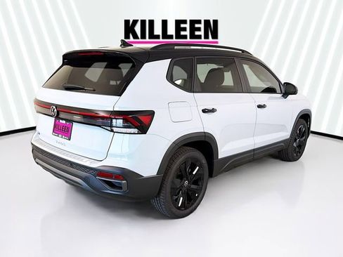 New 2026 Volkswagen Taos SE image 7