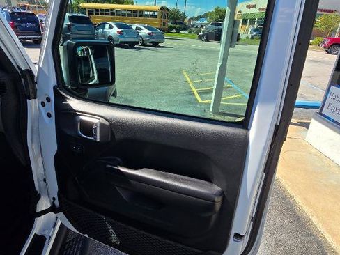 Used 2020 Jeep Wrangler Unlimited Rubicon AWD/4WD image 17