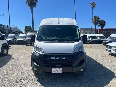 Used 2024 RAM ProMaster 2500 w/ Convenience Group FWD image 2