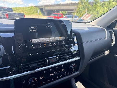Used 2025 Nissan Pathfinder SL AWD/4WD image 23