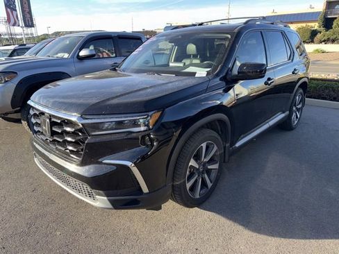 Used 2023 Honda Pilot Touring image 1