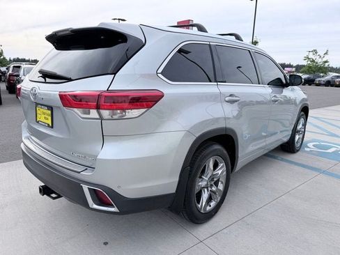 Used 2018 Toyota Highlander Limited Platinum AWD/4WD image 4