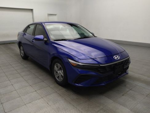 Used 2024 Hyundai Elantra SE FWD image 13
