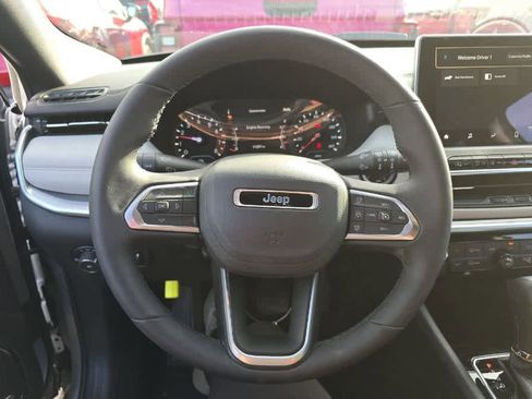 Used 2024 Jeep Compass Limited w/ Sun and Sound Group AWD/4WD image 10