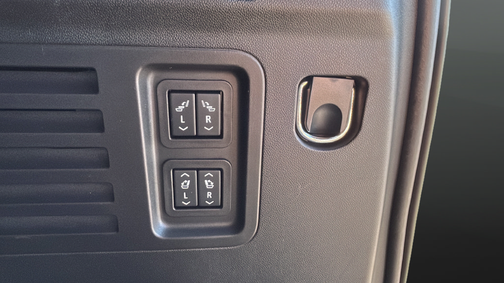 Used 2026 Chevrolet Traverse RS w/ LPO, Floor Liner Package AWD/4WD image 25