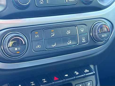 Used 2022 Chevrolet Colorado ZR2 AWD/4WD image 16