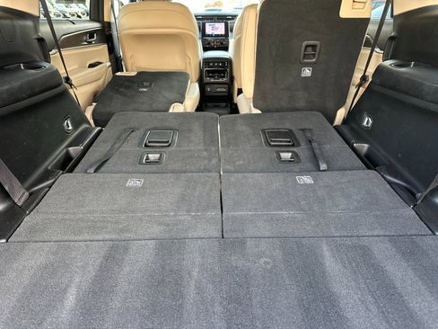 Used 2022 Jeep Grand Cherokee L Limited w/ Luxury Tech Group II image 16