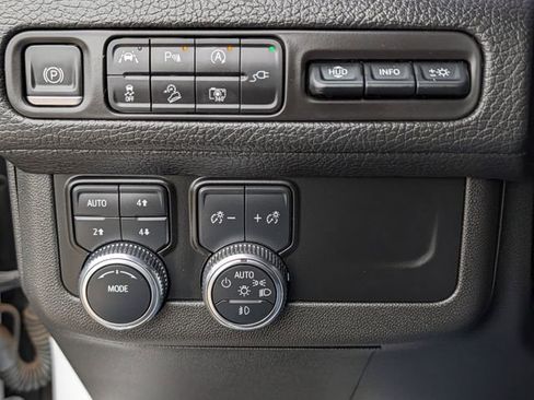 Used 2022 GMC Yukon Denali AWD/4WD image 22