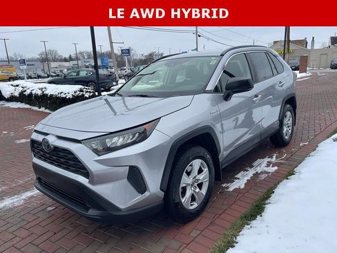 Used 2020 Toyota RAV4 LE image 1