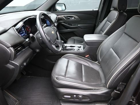 Used 2023 Chevrolet Traverse Premier image 14