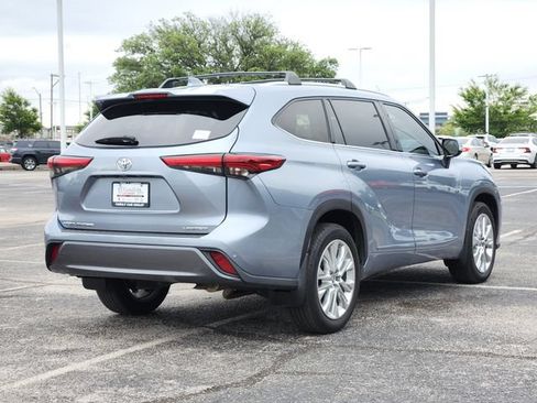 Used 2021 Toyota Highlander Limited FWD image 4