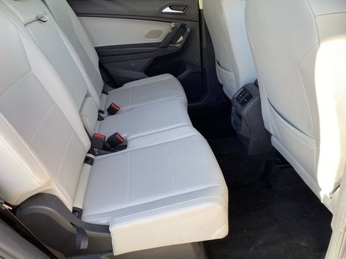 Used 2019 Volkswagen Tiguan SE image 13