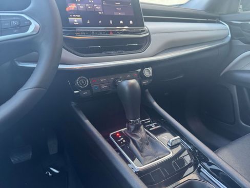 Used 2025 Jeep Compass Limited image 41