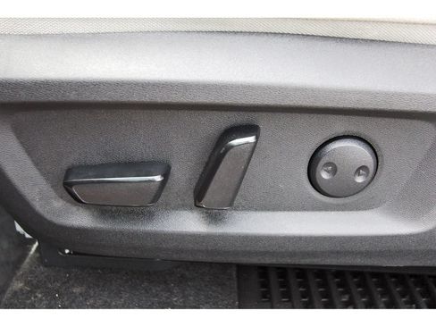Used 2025 Nissan Rogue SL w/ SL Premium Package FWD image 32
