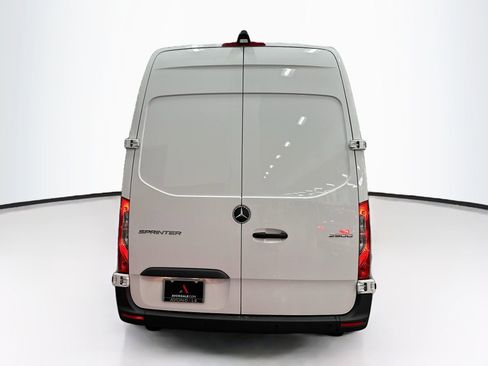 Used 2025 Mercedes-Benz Sprinter 2500 image 7