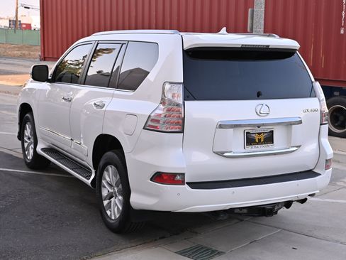 Used 2015 Lexus GX 460 w/ Premium Package AWD/4WD image 4