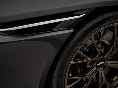 Used 2025 Aston Martin DB12 Coupe image 9