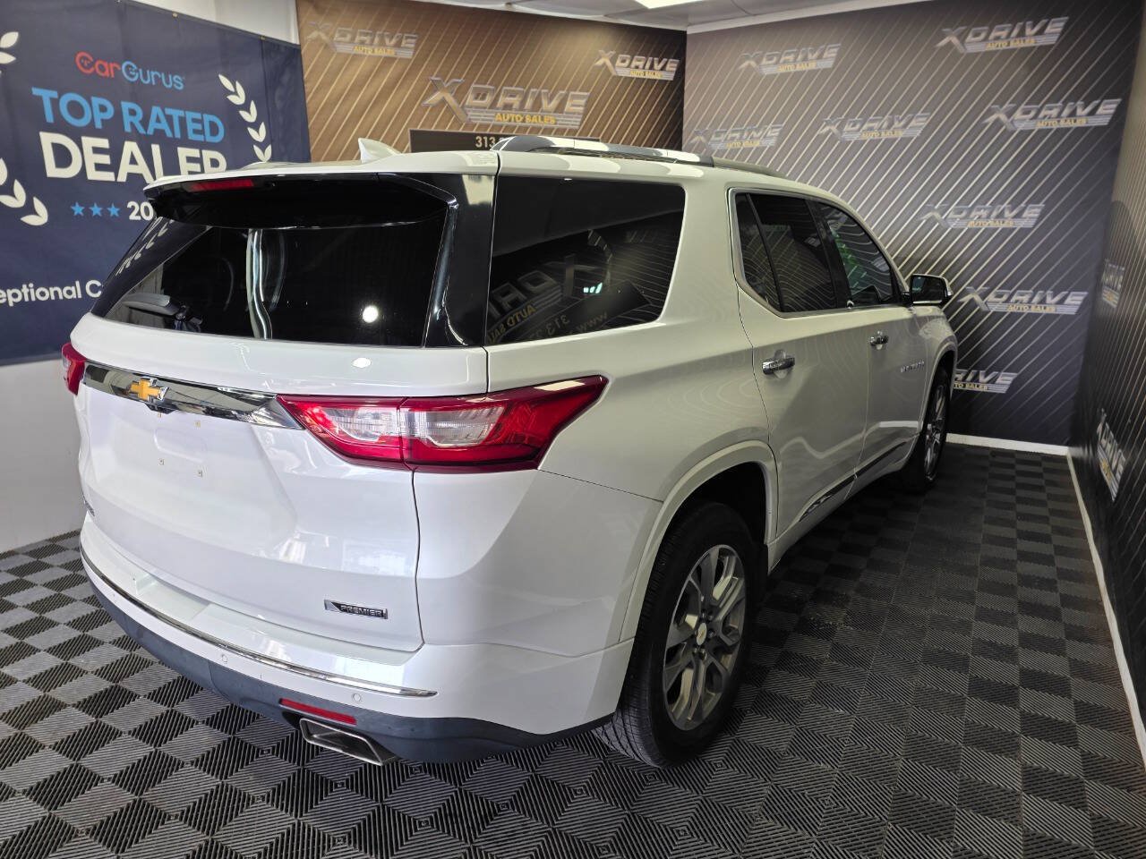 Used 2018 Chevrolet Traverse Premier w/ Driver Confidence II Package FWD image 16