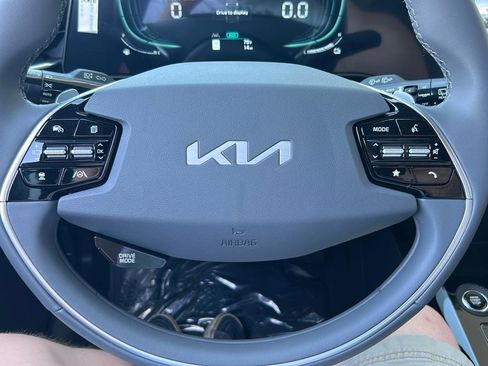 New 2025 Kia Niro EX image 25