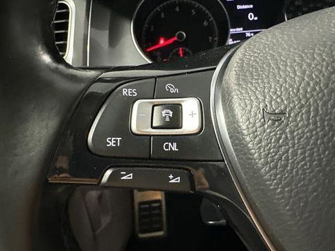 Used 2017 Volkswagen Golf SE image 32