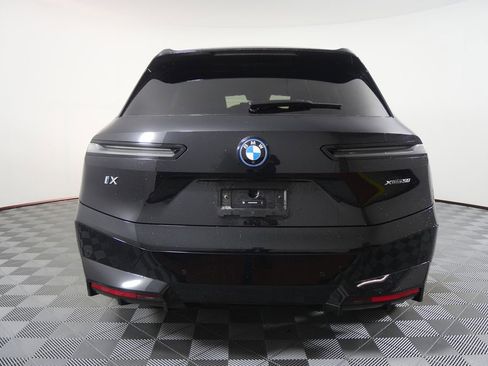 Used 2024 BMW iX xDrive50 w/ Sport Package AWD/4WD image 4