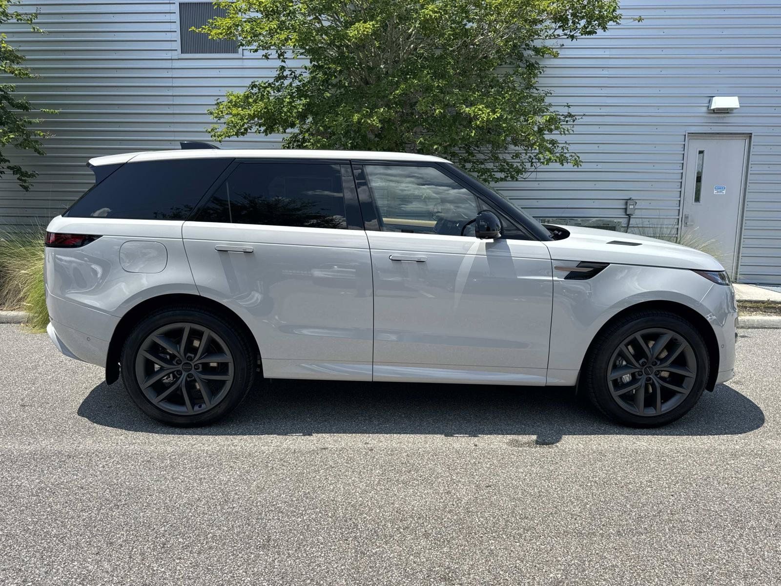 New 2026 Land Rover Range Rover Sport Dynamic SE AWD/4WD image 5