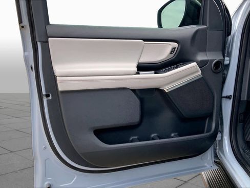Used 2025 Ford Expedition Active RWD image 22