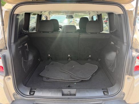 Used 2016 Jeep Renegade Latitude AWD/4WD image 32