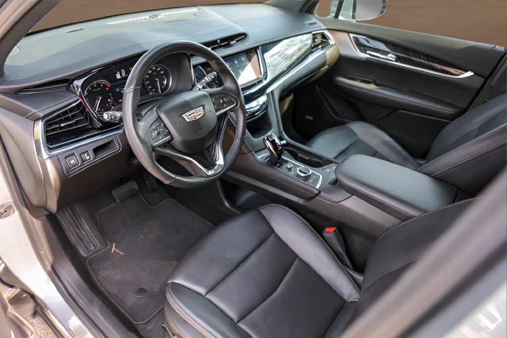 Certified 2025 Cadillac XT6 Premium Luxury FWD image 10