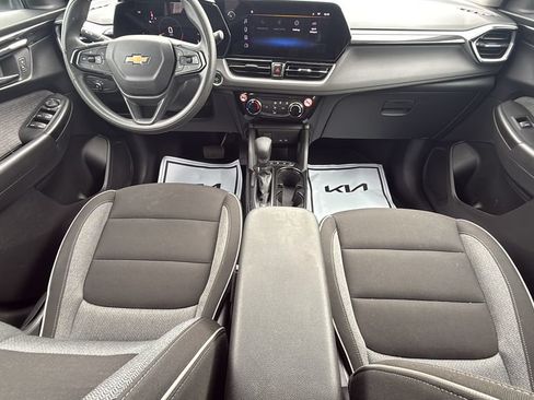 Used 2025 Chevrolet TrailBlazer LT AWD/4WD image 29