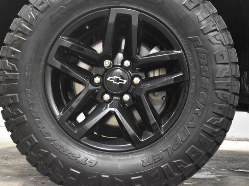 Used 2020 Chevrolet Silverado 1500 LT Trail Boss w/ Midnight Edition AWD/4WD image 31