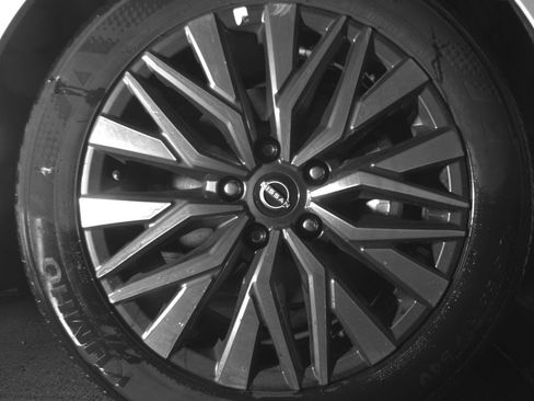 Used 2025 Nissan Altima 2.5 SV FWD image 12