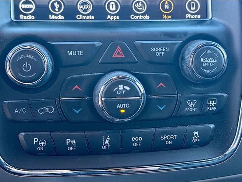 Used 2018 Jeep Grand Cherokee Overland image 17