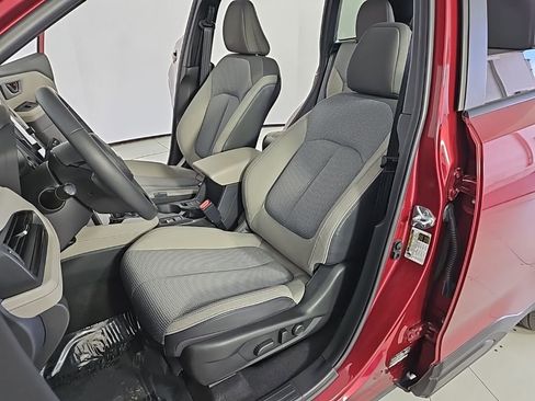 Used 2025 Subaru Forester Premium AWD/4WD image 22