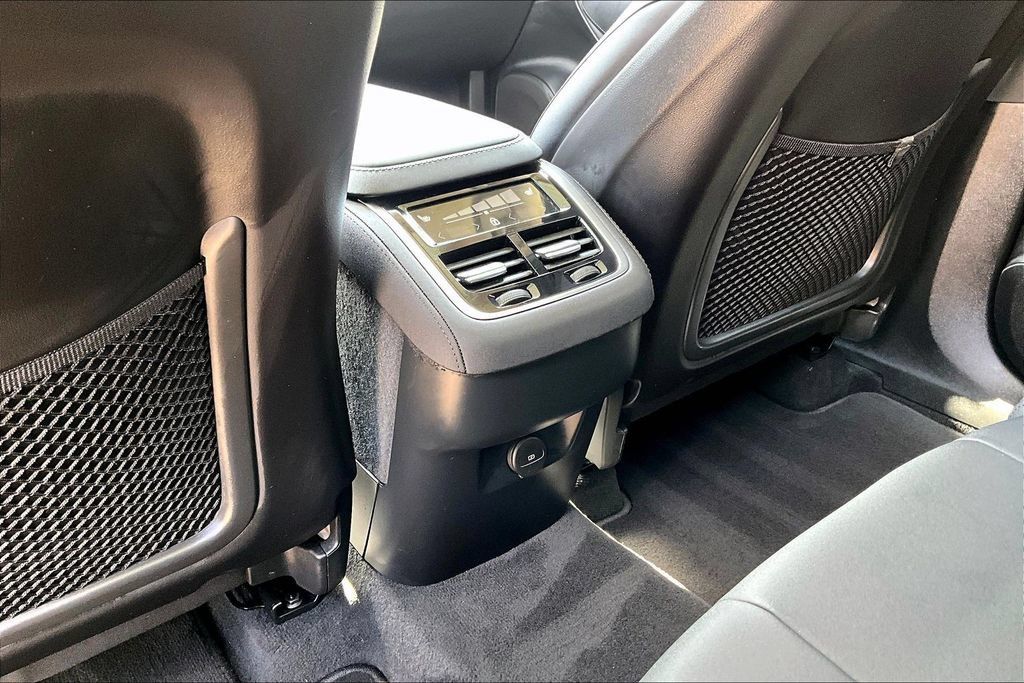 Certified 2026 Volvo XC90 B6 Plus AWD/4WD image 31