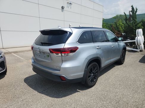 Used 2019 Toyota Highlander SE AWD/4WD image 2
