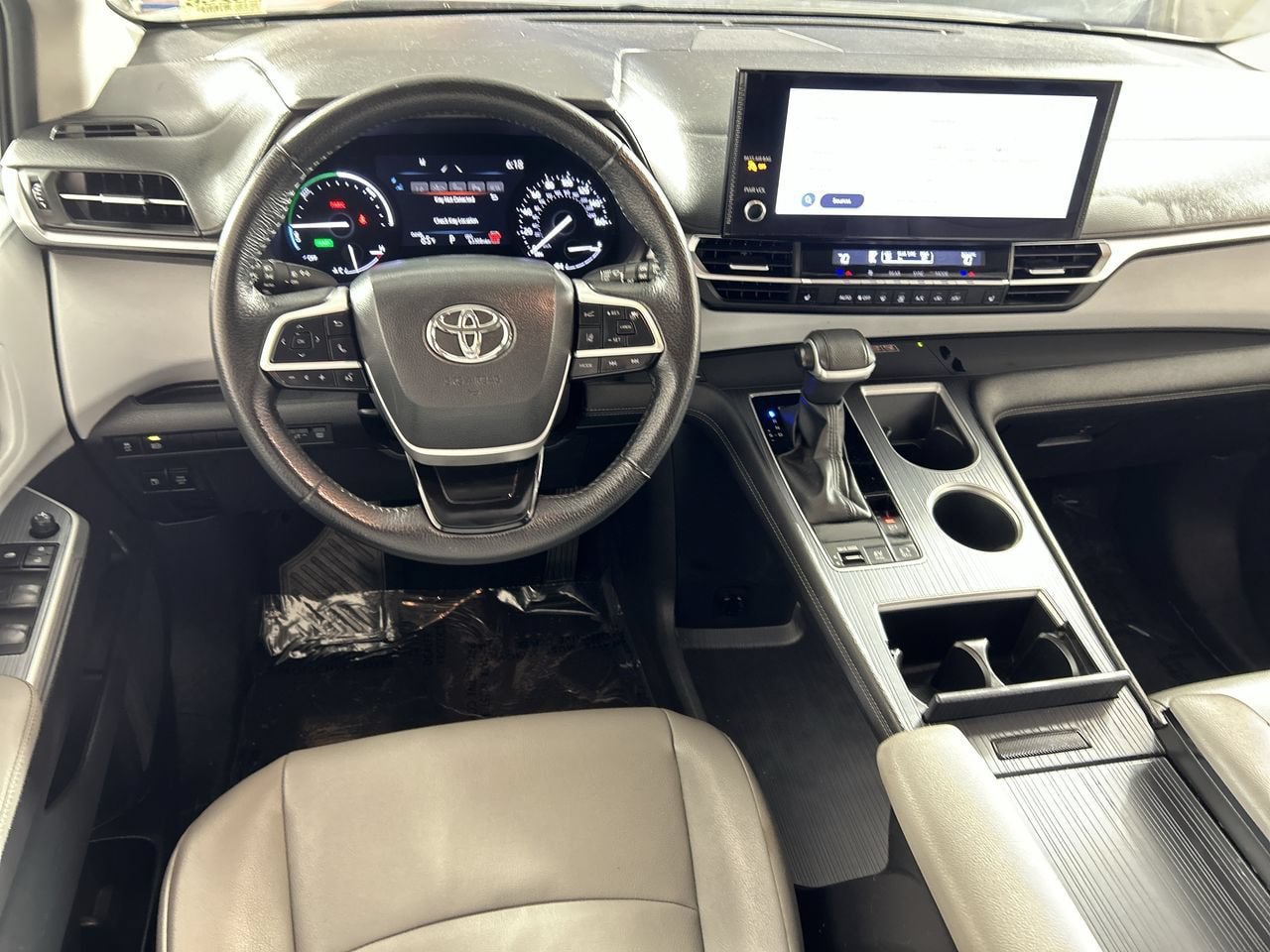Used 2025 Toyota Sienna XLE FWD image 23