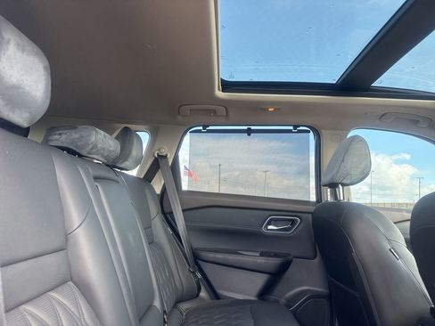 Certified 2023 Nissan Rogue Platinum w/ Platinum Premium Package FWD image 31