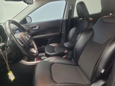 Used 2019 Jeep Compass Latitude FWD image 17
