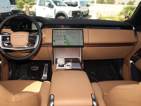 Used 2025 Land Rover Range Rover SE AWD/4WD image 17