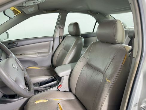 Used 2004 Toyota Camry LE image 12