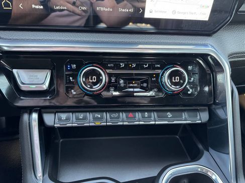Used 2025 GMC Sierra 3500 Denali w/ Denali Reserve Package AWD/4WD image 26