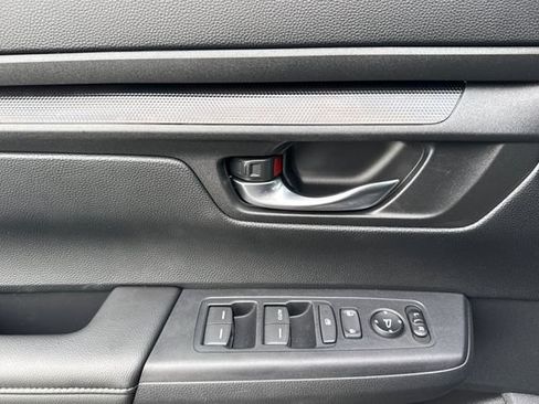 Used 2025 Honda CR-V LX image 11