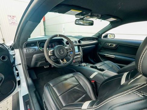Used 2020 Ford Mustang Shelby GT500 w/ Technology Package RWD image 3